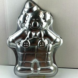 Wilton clown cake pan